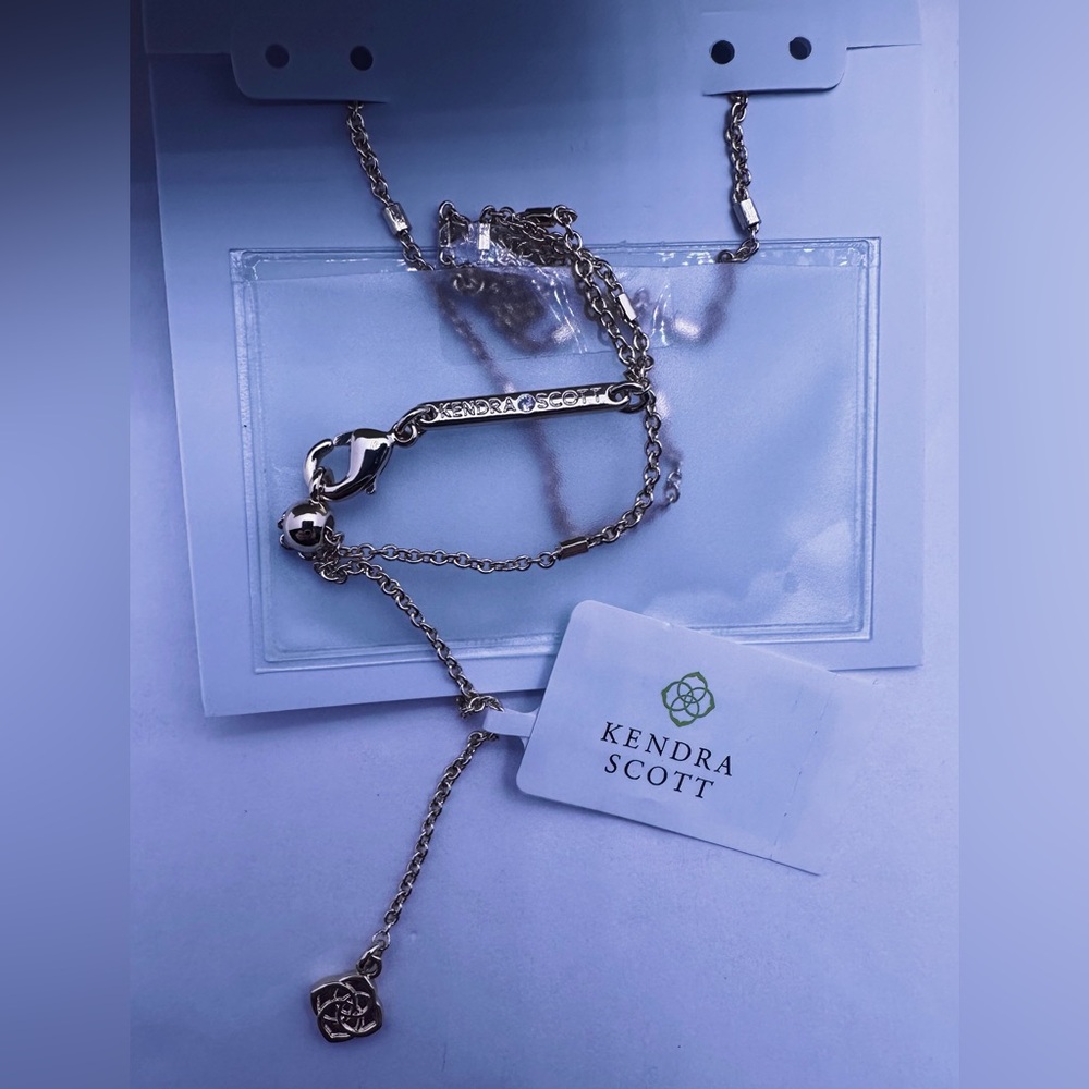 Kendra Scott Gold 'L' Pendant Necklace New In Box with Tags - Picture 7 of 7